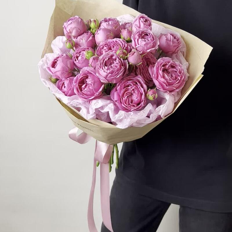 Пионовидная кустовая роза 